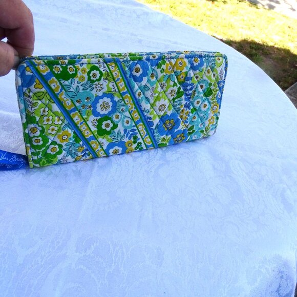 Vera Bradley English Meadow Travel Wallet New - Picture 2 of 8